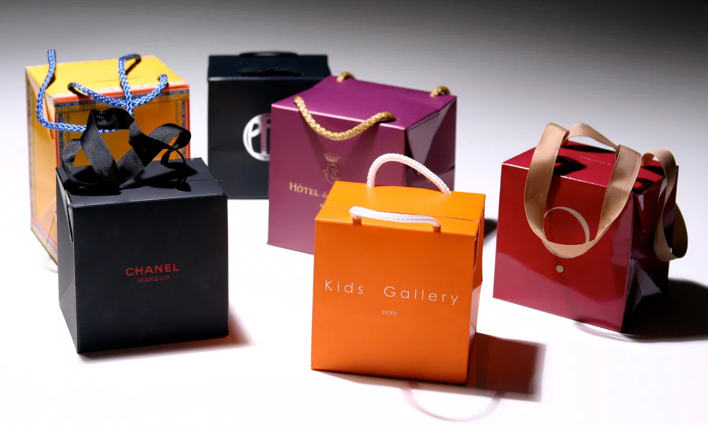 Collection de petites pochettes cadeaux colorées